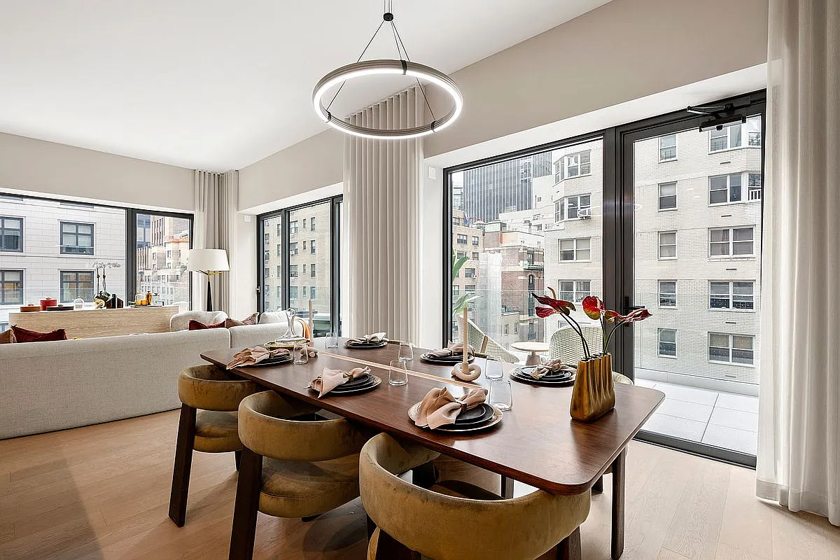 126 E 57th St #2403 photo 1