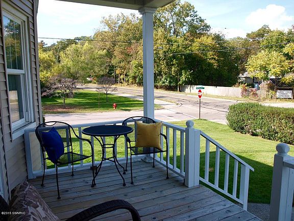 2nd image of 3189 Lakeshore Dr