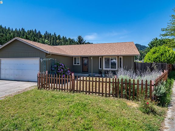2nd image of 162 SE Wildwood Way
