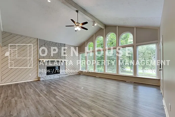 2426 Emberwood Dr NW — Photo 4