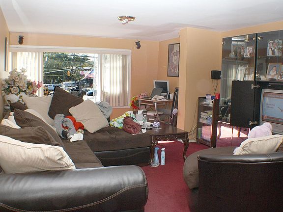 4th image of 3837 Avenue