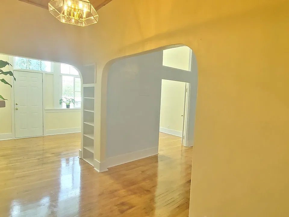 310 Center Ave #207