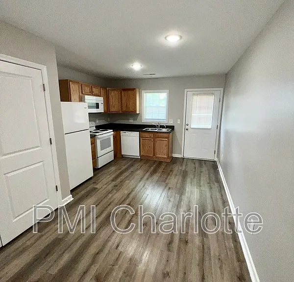 729 Fisher Ferry St #E — Photo 3