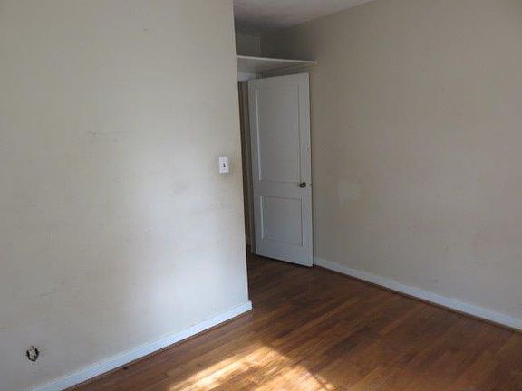 3rd image of 365 McPherson Ave