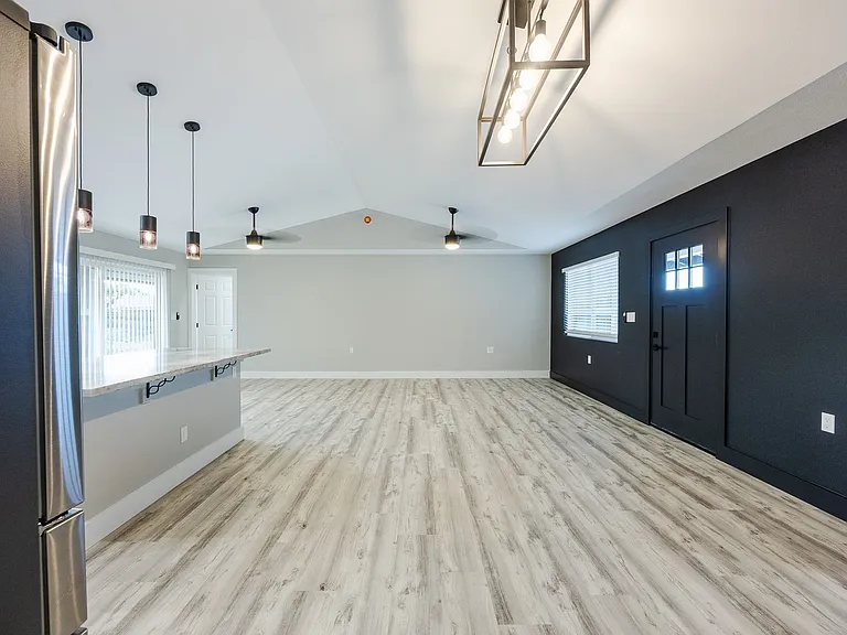 15-1510 14th Ave — Photo 8