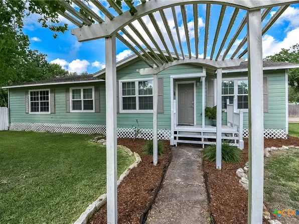 319 E Matagorda Ave, Palacios, TX 77465