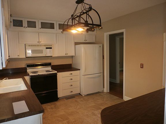 5th image of 2203 Villa Dr