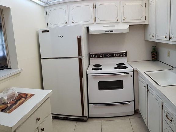 5th image of 195 Newport L #195