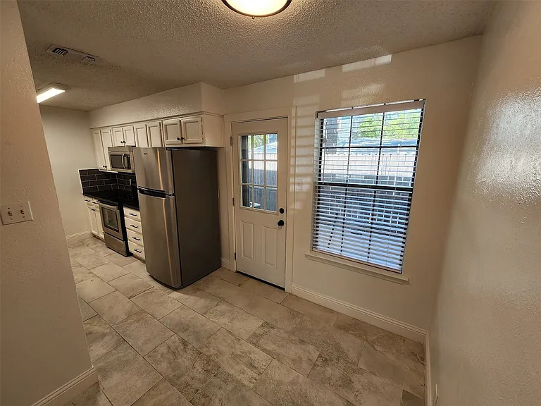 716 W Mulberry St #18 — Photo 7