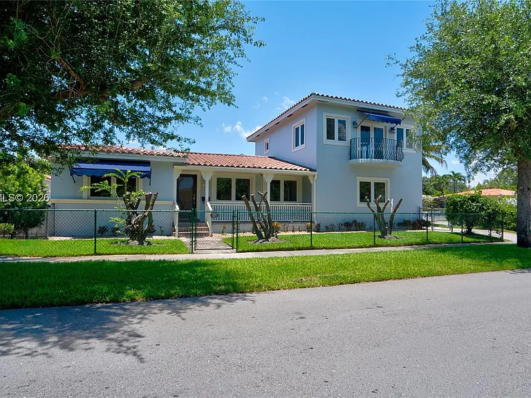 500 SW 51st Ct — Photo 2