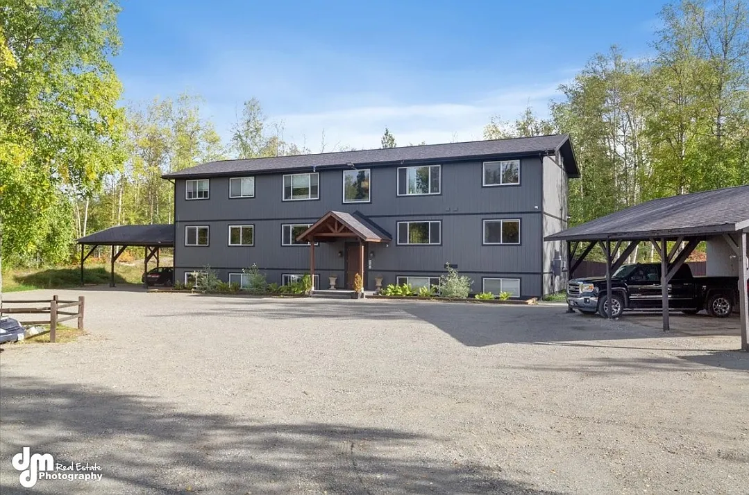 2131 W Melanie Ave — Photo 2