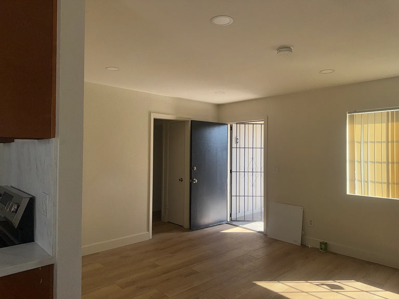 2 bed, 845 sqft, $2,400 — Photo 4