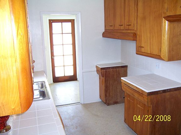 5th image of 633 W Olive Ave