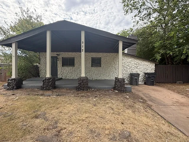 512 NW Glendale Dr