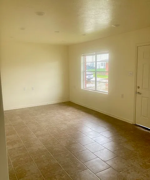 1001 McDonald Dr #11 — Photo 2