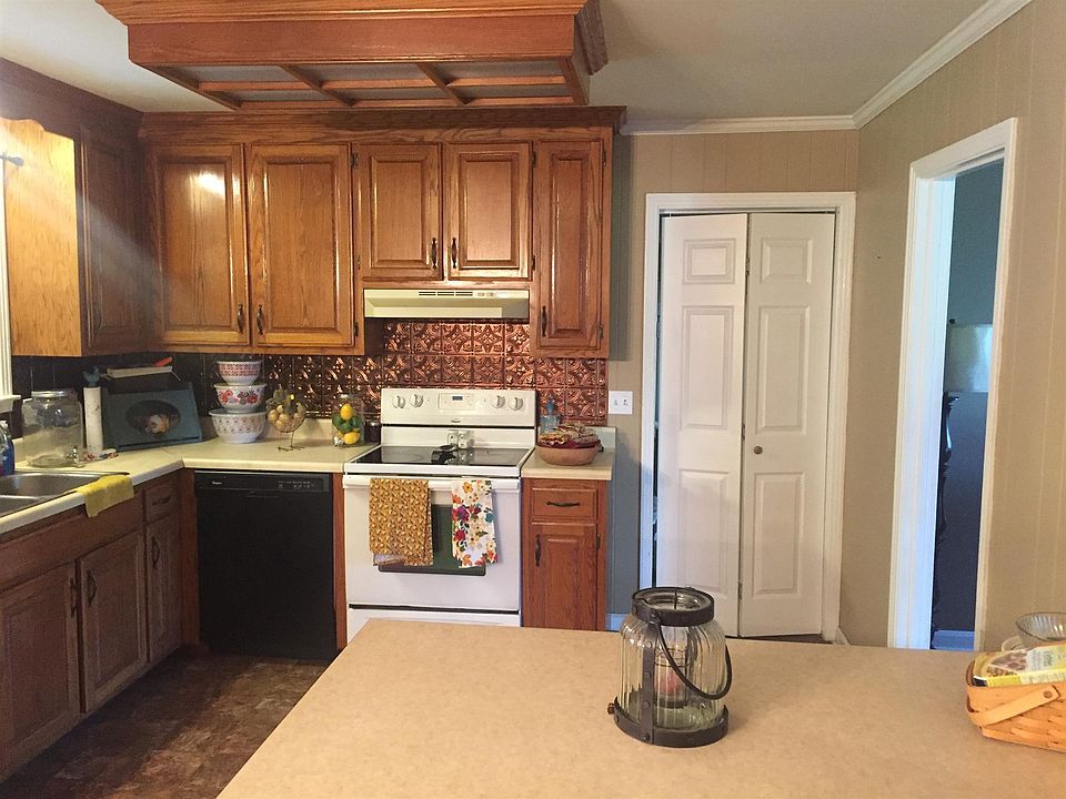 2nd image of 104 Hilltop Dr