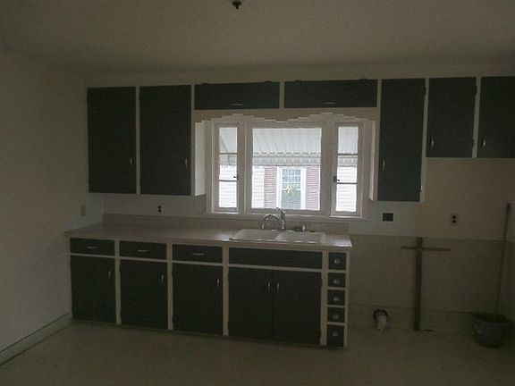 3rd image of 300 Linden Ave