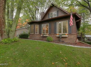 17129 Lakeview Ave, Holland, MI 49424