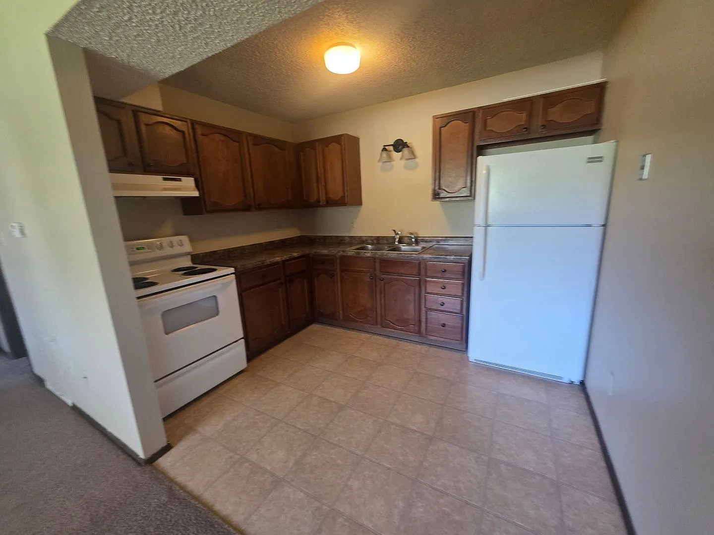 1653 Carriage Hill — Photo 2