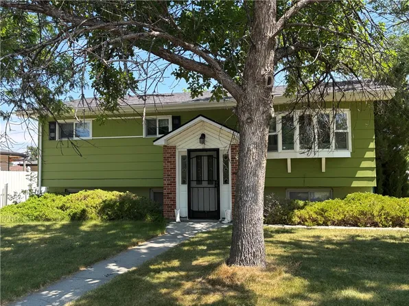 3 N Terry Ave, Hardin, MT 59034