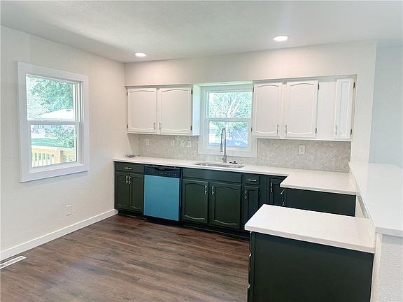 5th image of 150 E Circle Dr