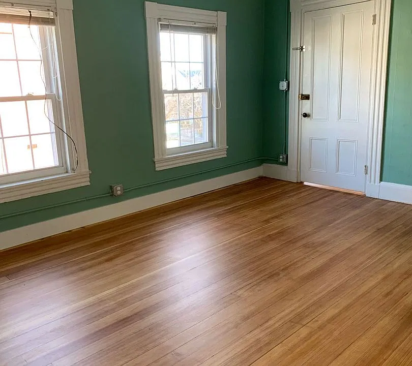 10-12 Lincoln St