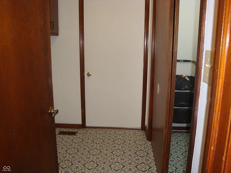 8154 Old Farm Ln — Photo 15