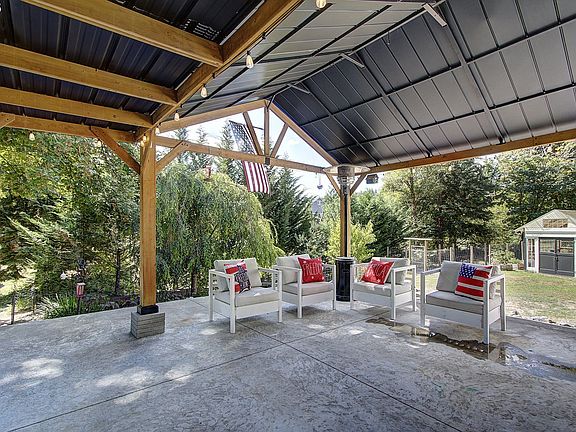 2nd image of 18112 NE Manning Cir