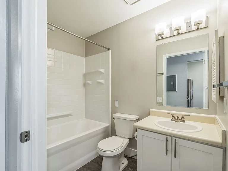 Pine Creek Apartments — Photo 13