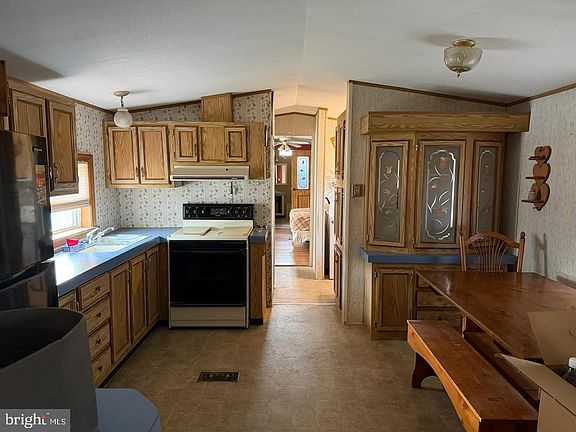 5th image of 10 S Green Acres Cir