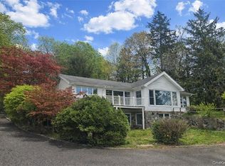 355 E Shore Rd, Great Neck, NY 11023