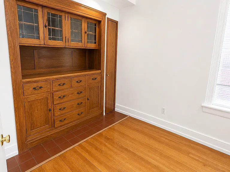 646 W Oakdale Ave #3R — Photo 4