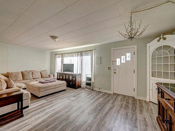 4th image of 170 N Burritt Ave