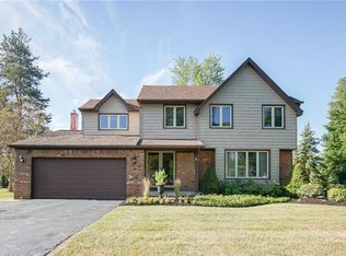 2 McIntosh Dr, Lockport, NY 14094