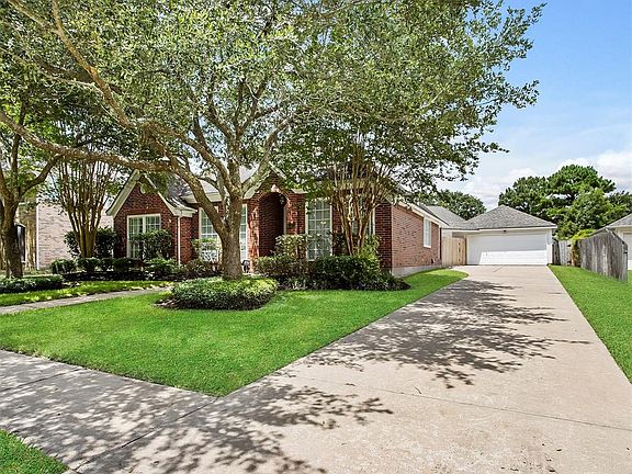 2nd image of 1906 Dawnhollow Ln