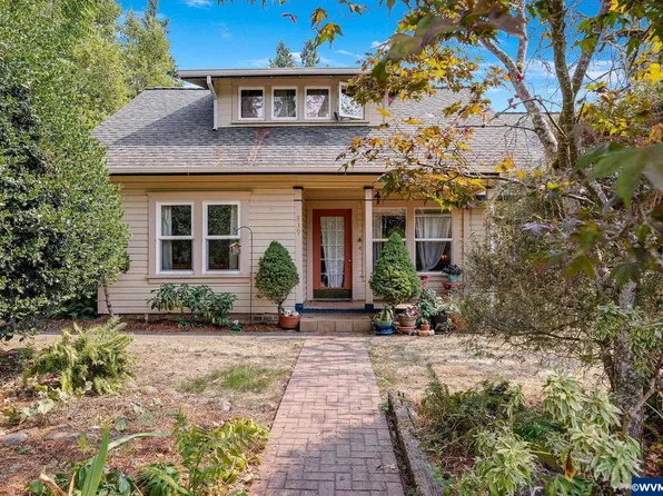 839 Madison St, Silverton, OR 97381