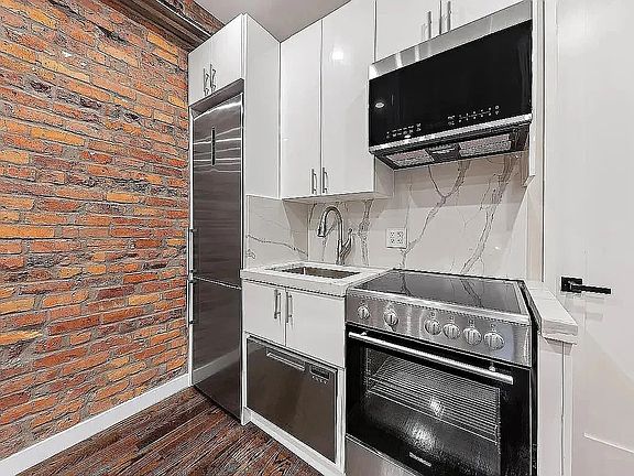 5th image of 504 E 12th St #1B