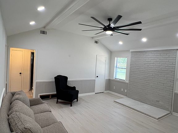 4th image of 6679 Lake Valley Dr
