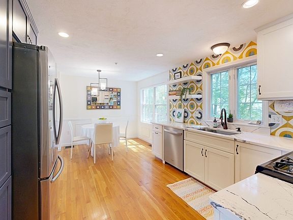 3rd image of 995 Trapelo Rd APT 3