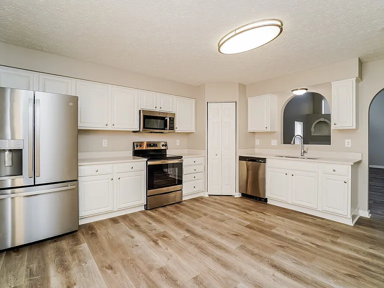 4880 Grimm Dr — Photo 7