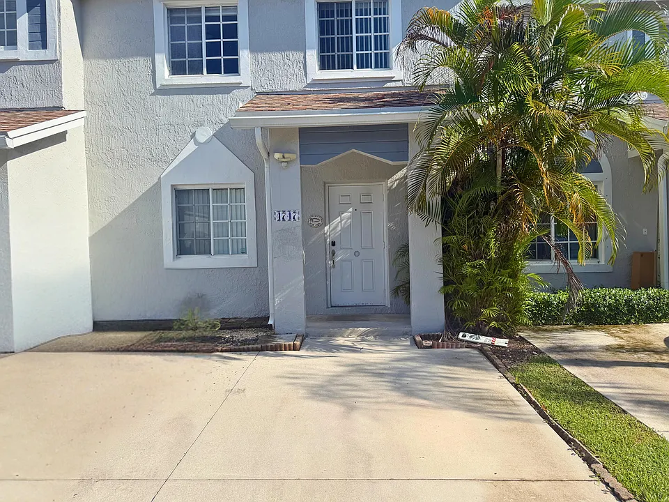 4747 SW 14th St