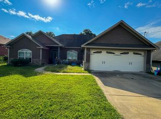 33 Mill Creek Dr, Smiths Station, AL 36877