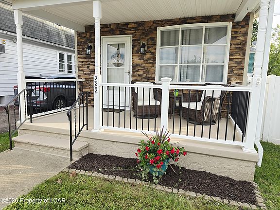 4th image of 282 Riverside Dr