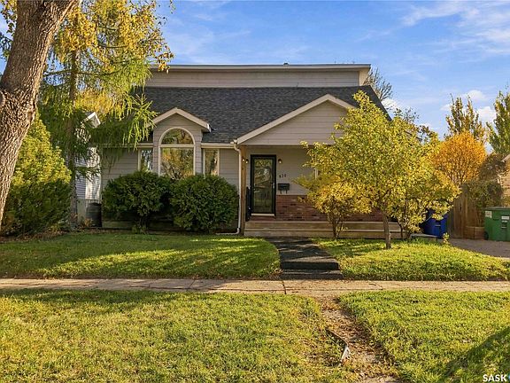 3rd image of 826 I Avenue N