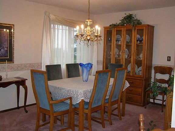 3rd image of 4900 Bourbon Pl W
