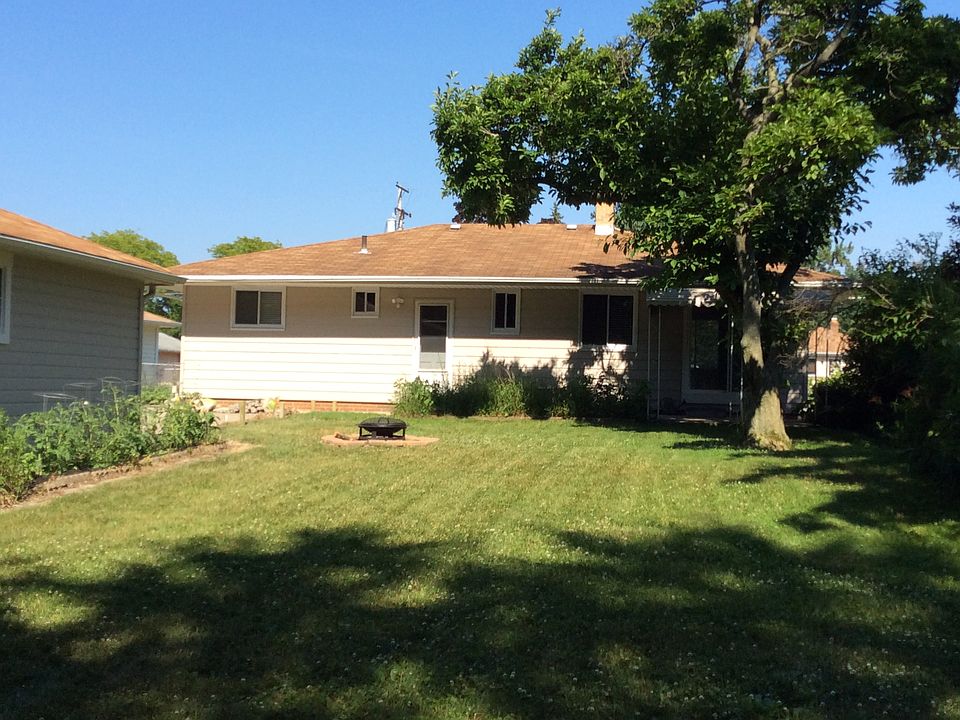 1st image of 4066 River Ln