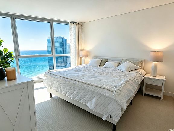 5th image of 1177 Queen St APT 3705