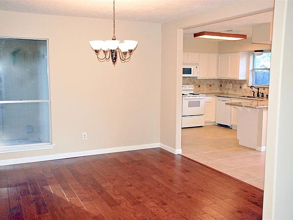 5th image of 2731 Colony Dr