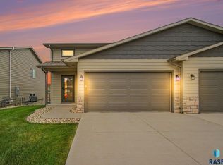 5537 E Brennan Dr, Sioux Falls, SD 57110