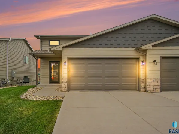 5537 E Brennan Dr, Sioux Falls, SD 57110
